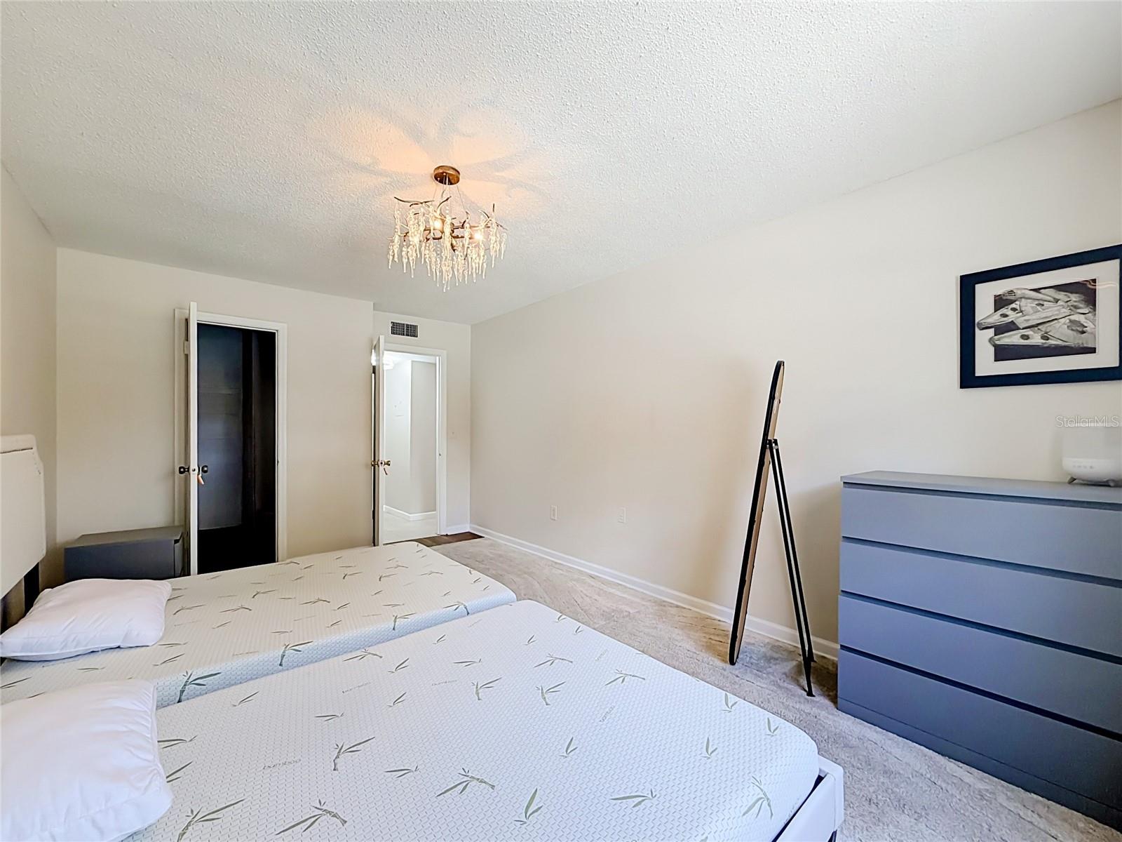 476 BANYON TREE CIR #104