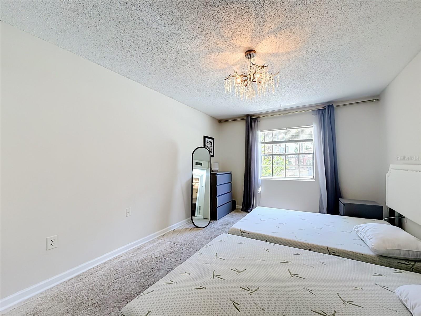 476 BANYON TREE CIR #104