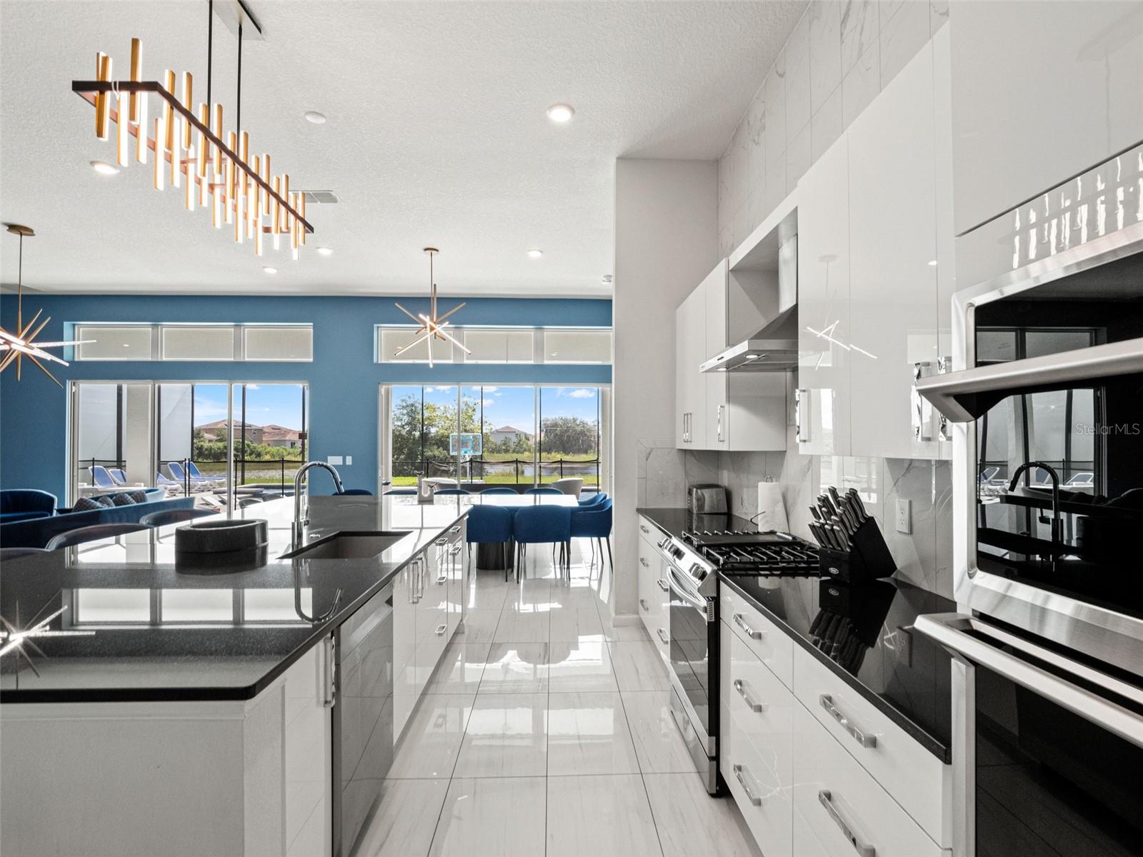 1660 OAK BLOSSOM DR