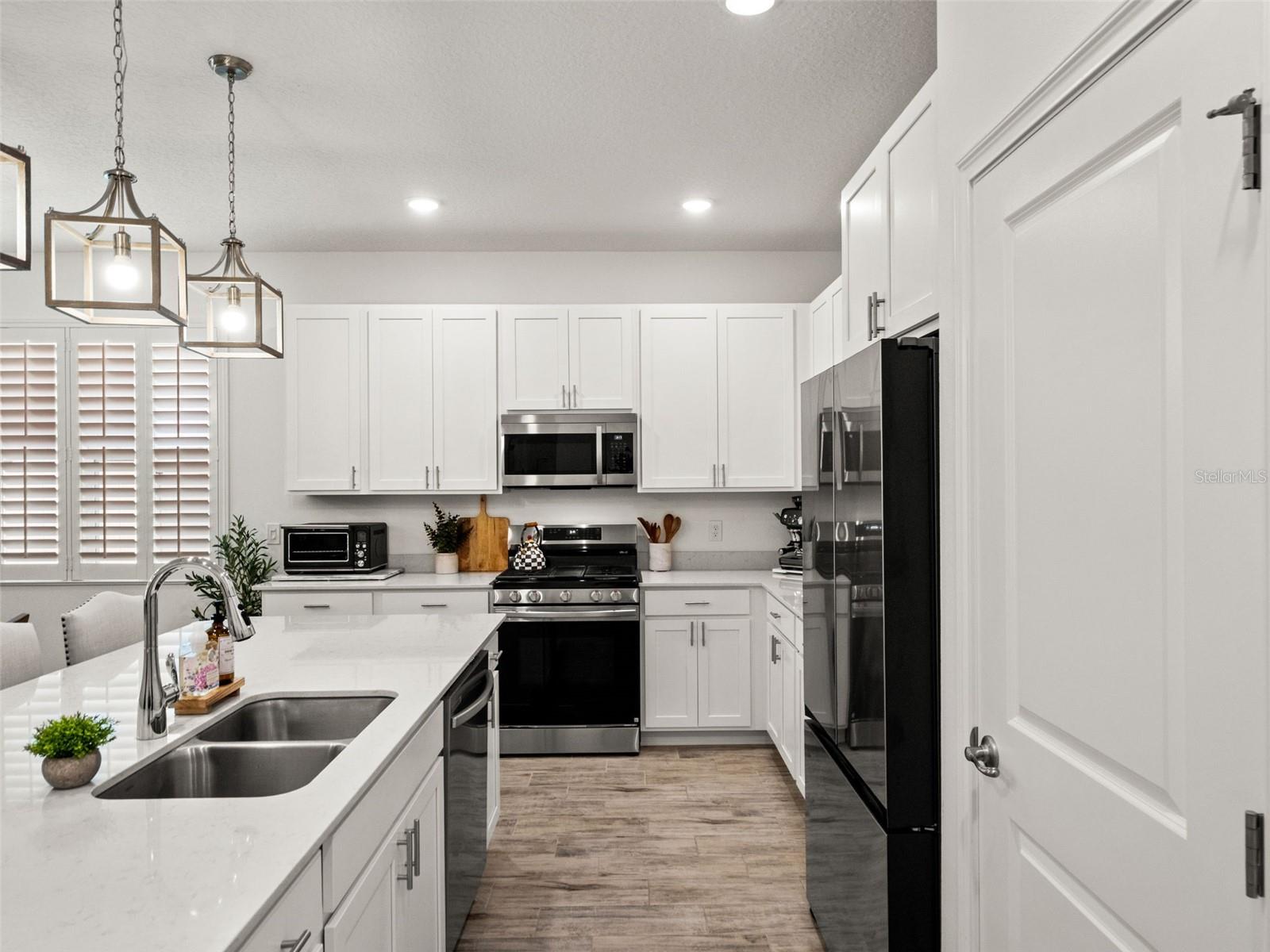 2325 SIRENA LN