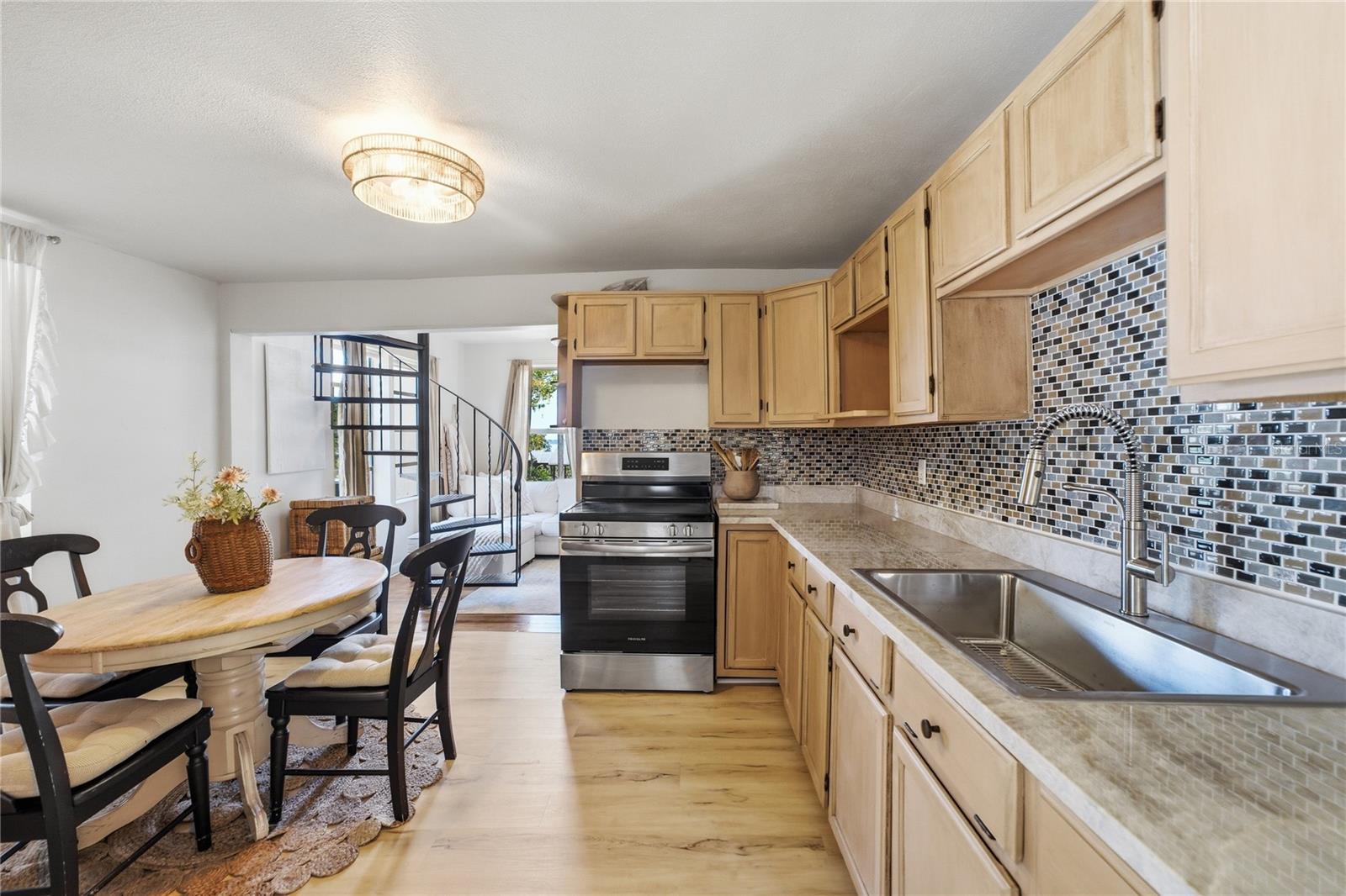 535 W OSCEOLA ST