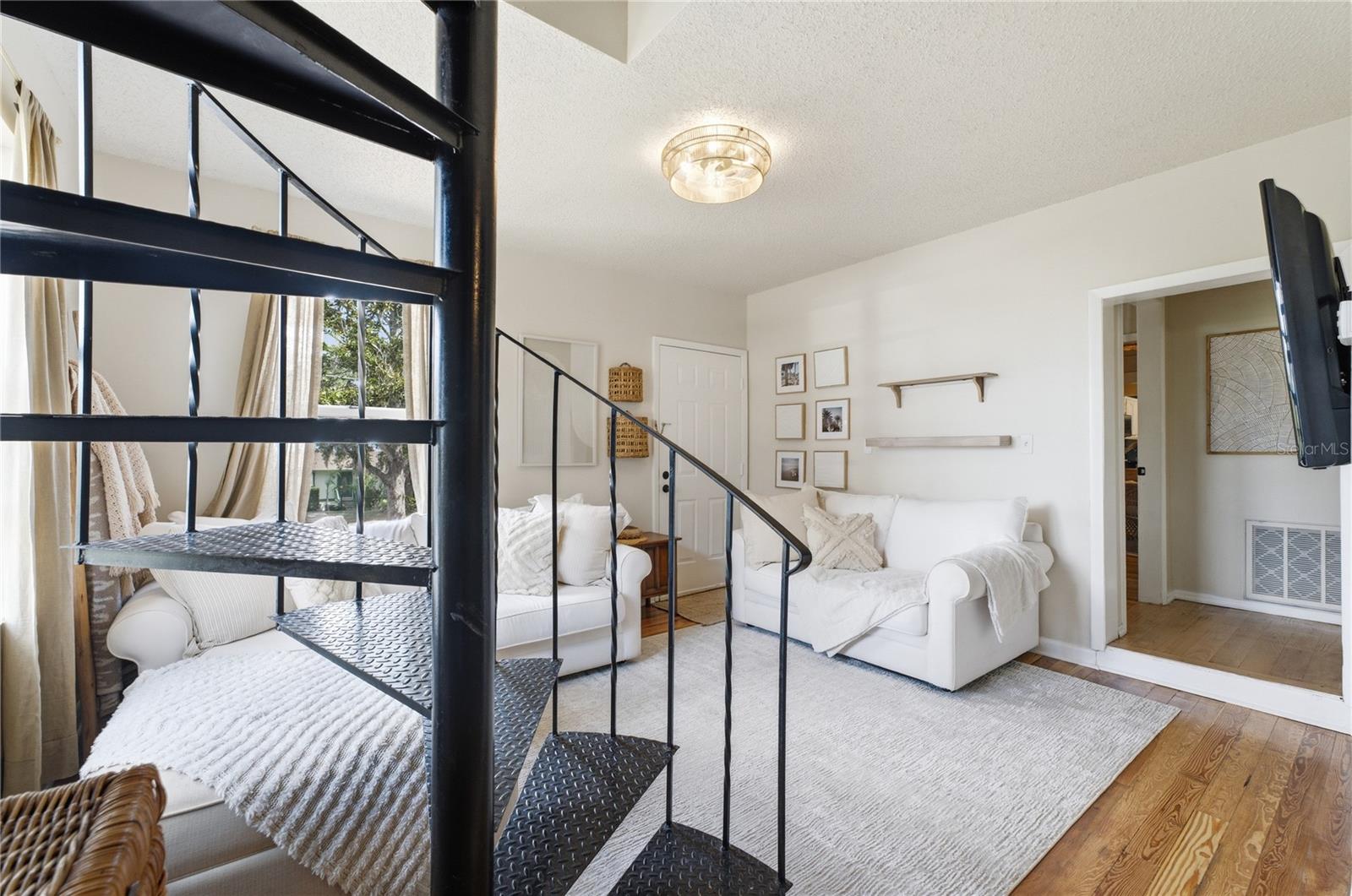 535 W OSCEOLA ST