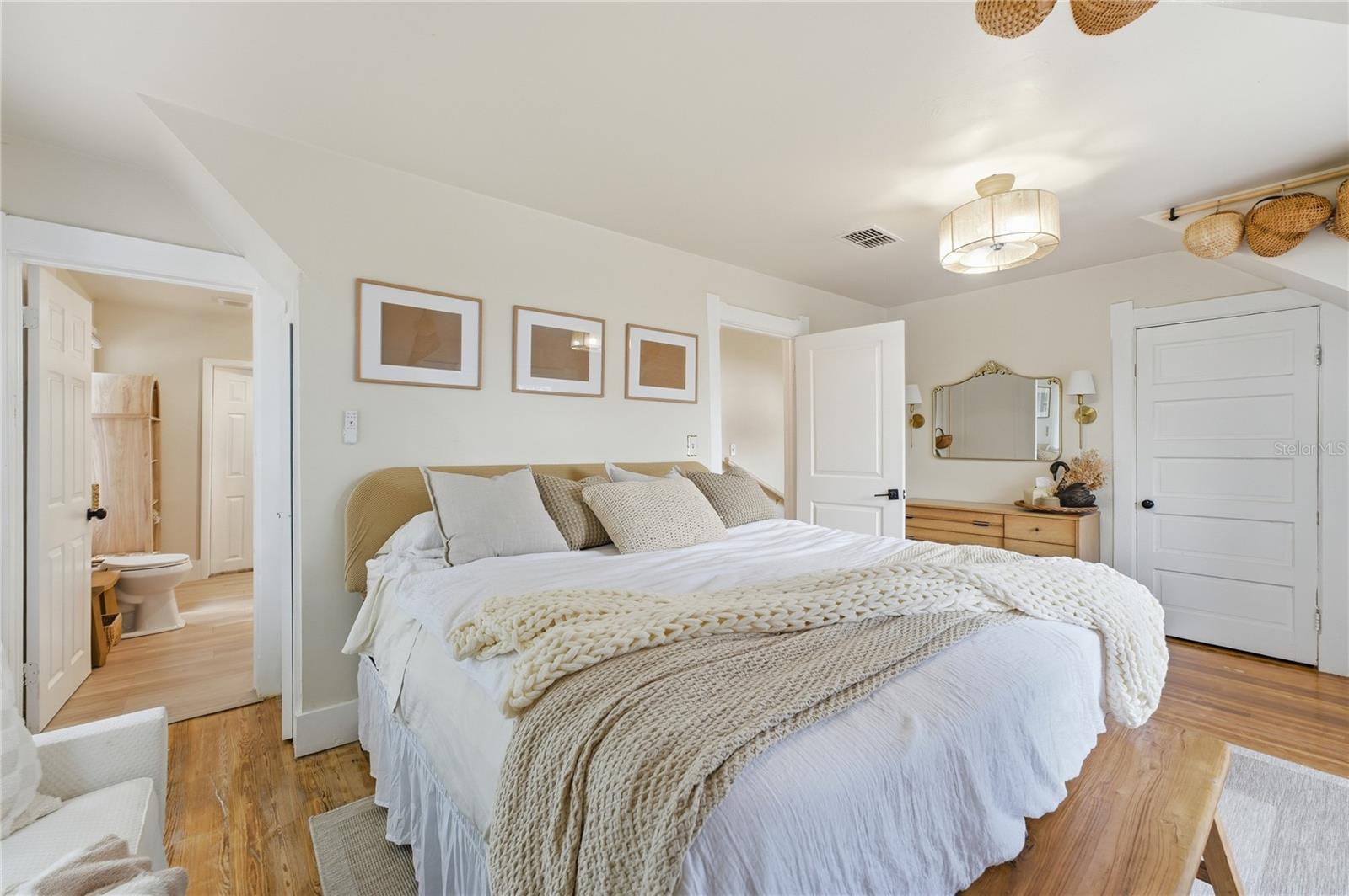 535 W OSCEOLA ST