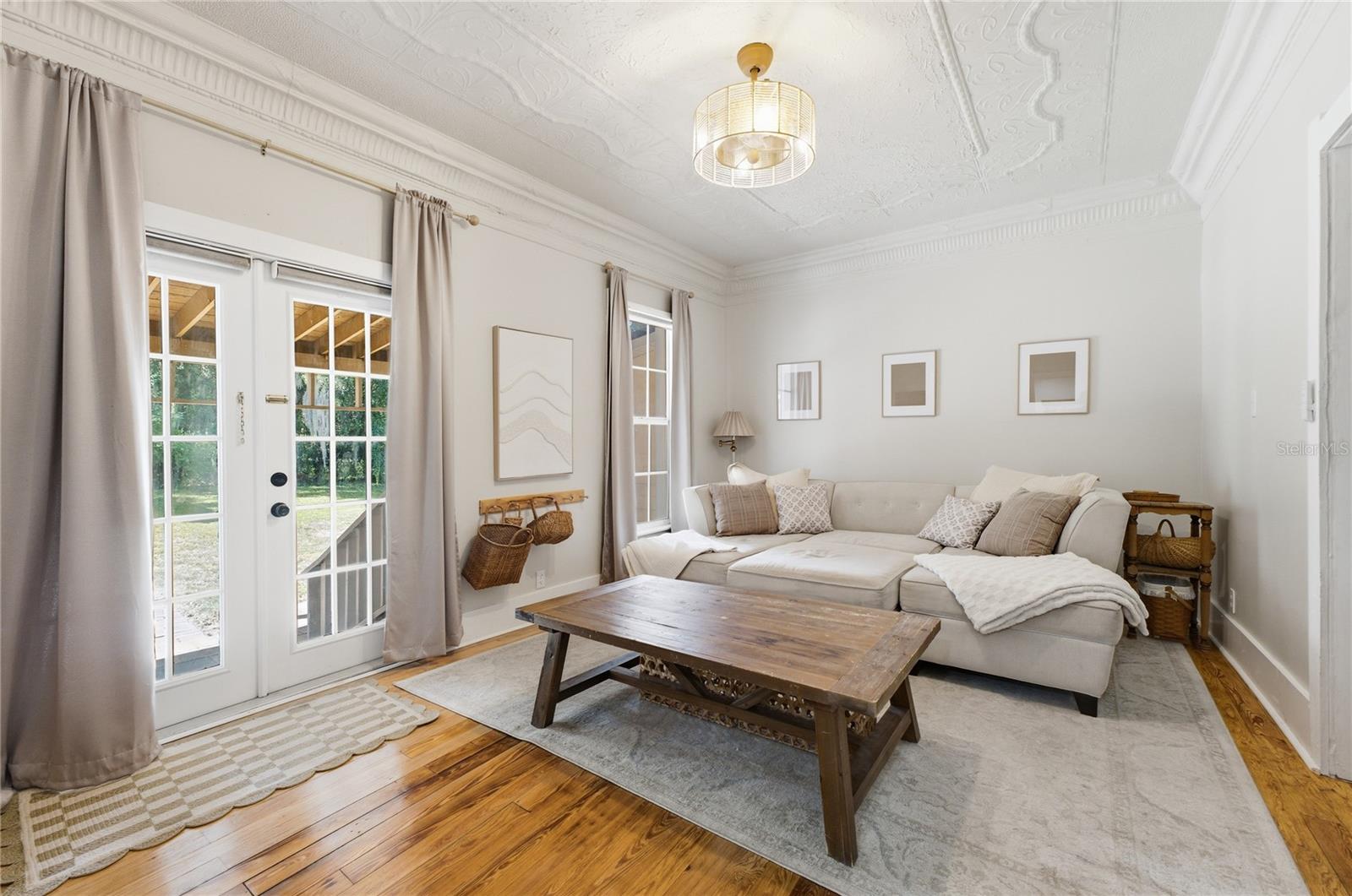 535 W OSCEOLA ST