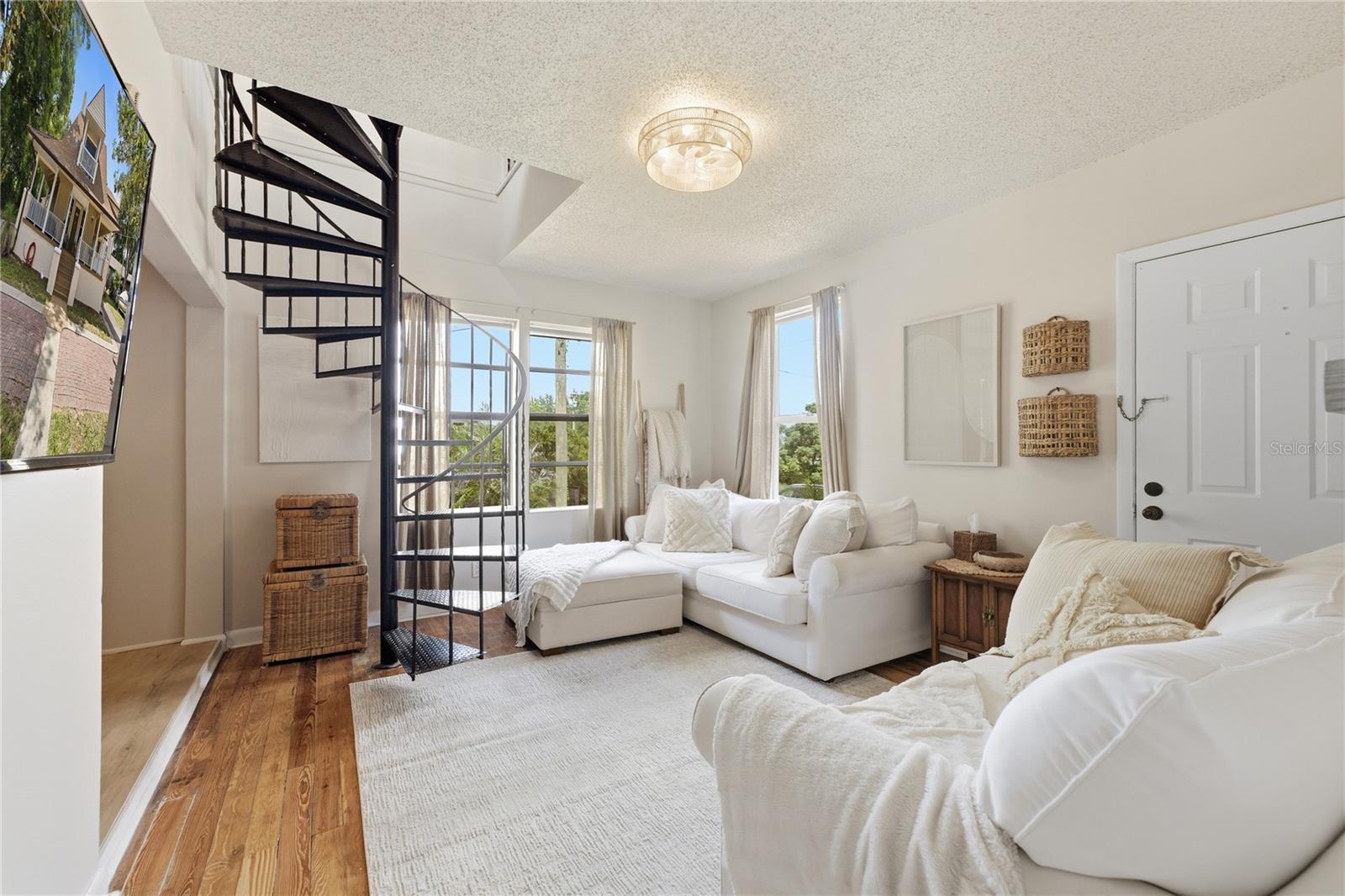 535 W OSCEOLA ST