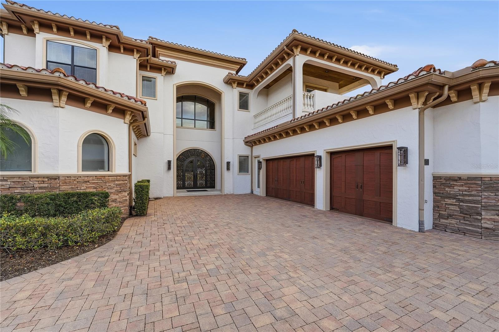 971 GOLDEN BEAR DR