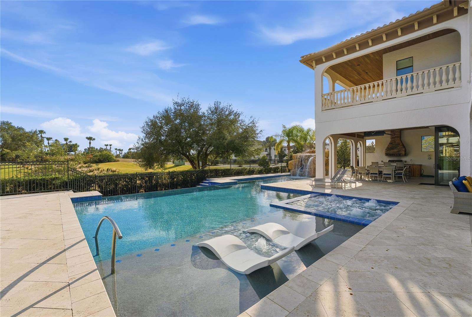 971 GOLDEN BEAR DR