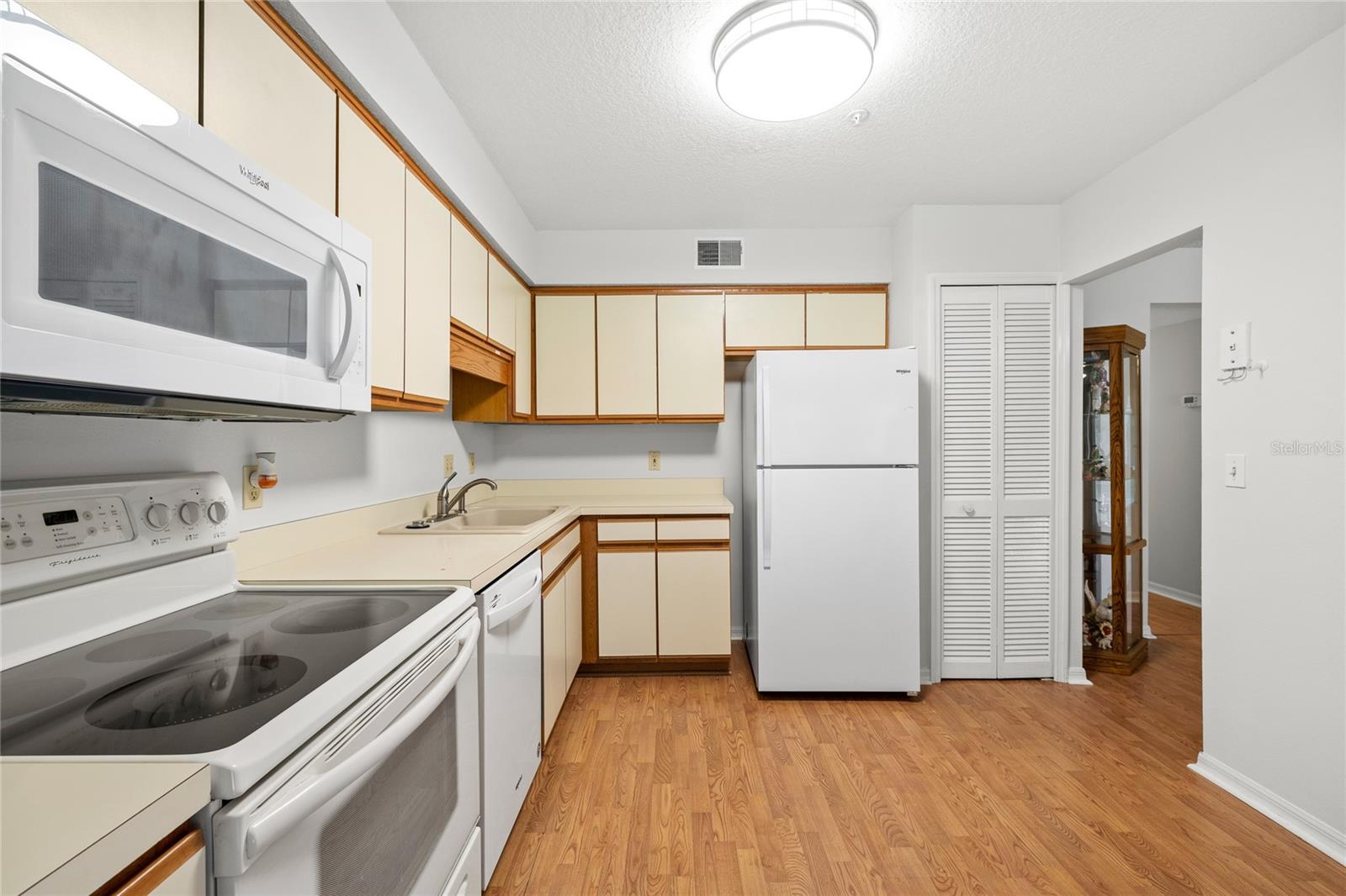 5300 DOVER VILLAGE LN #4