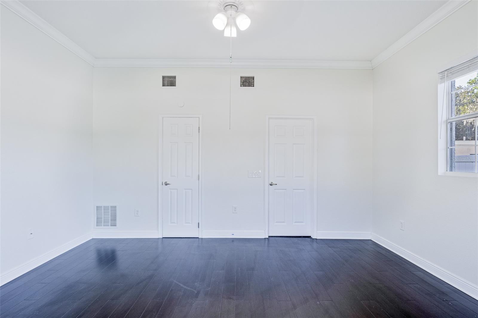 350 N PHELPS AVE