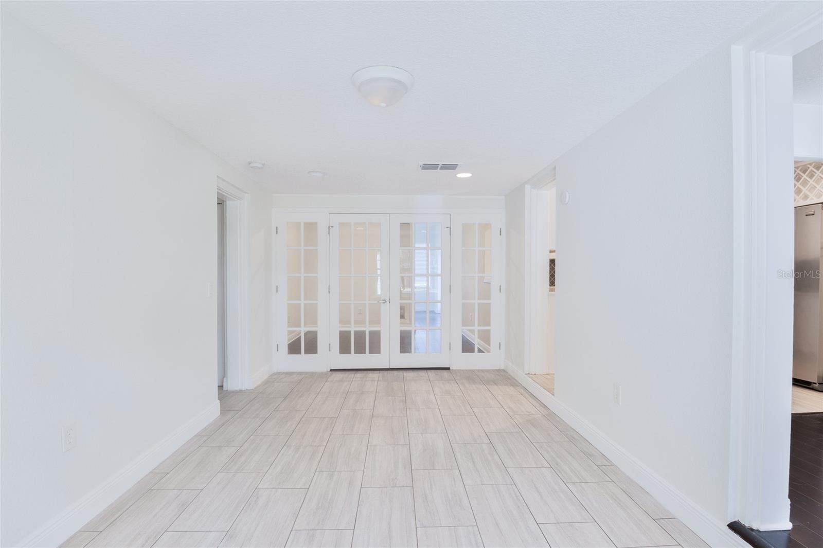 350 N PHELPS AVE