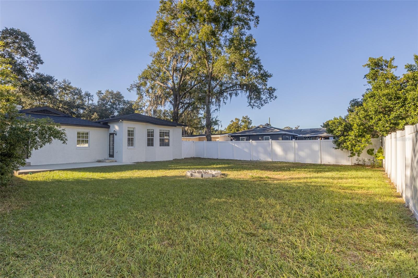 350 N PHELPS AVE