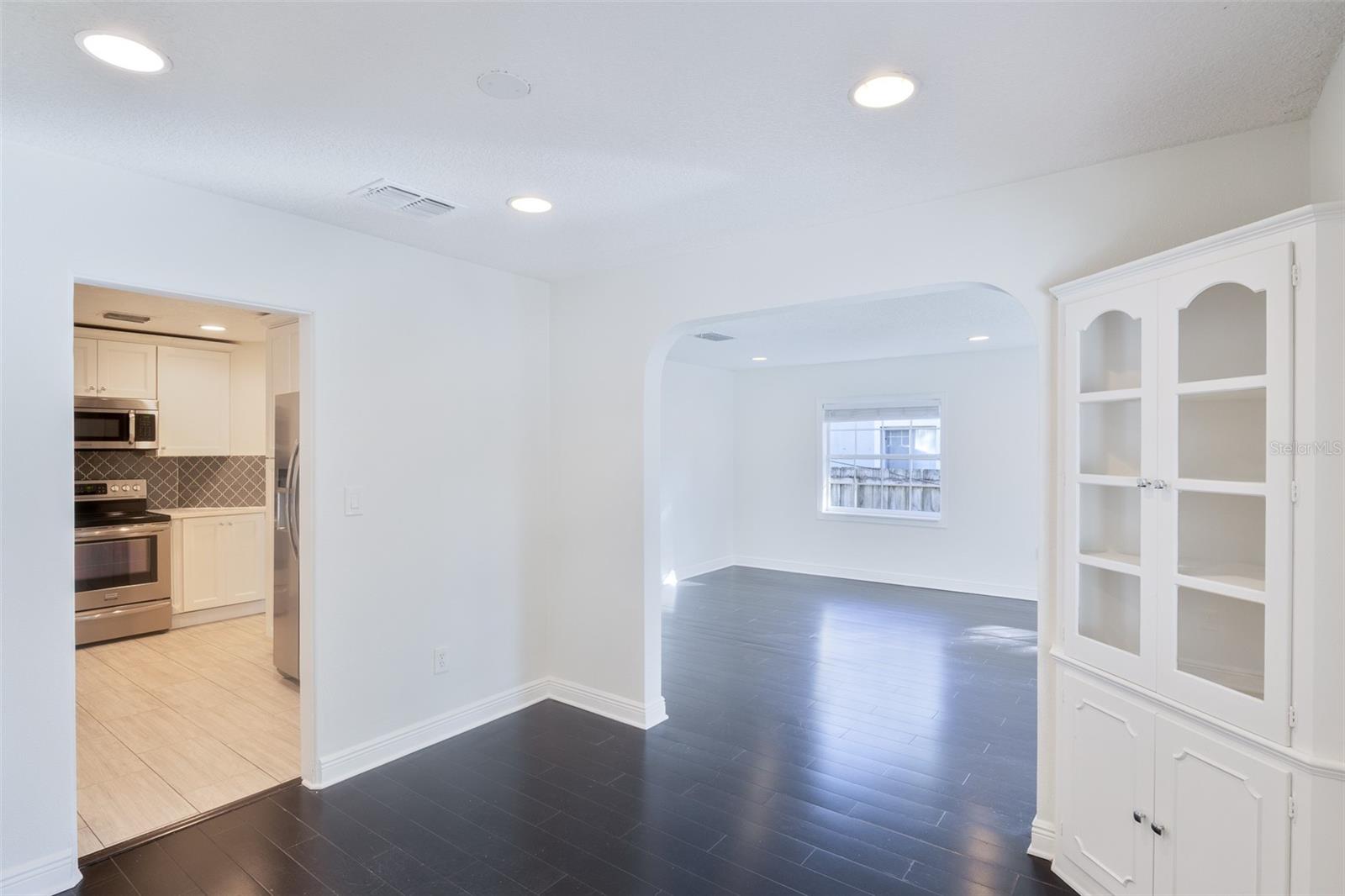 350 N PHELPS AVE
