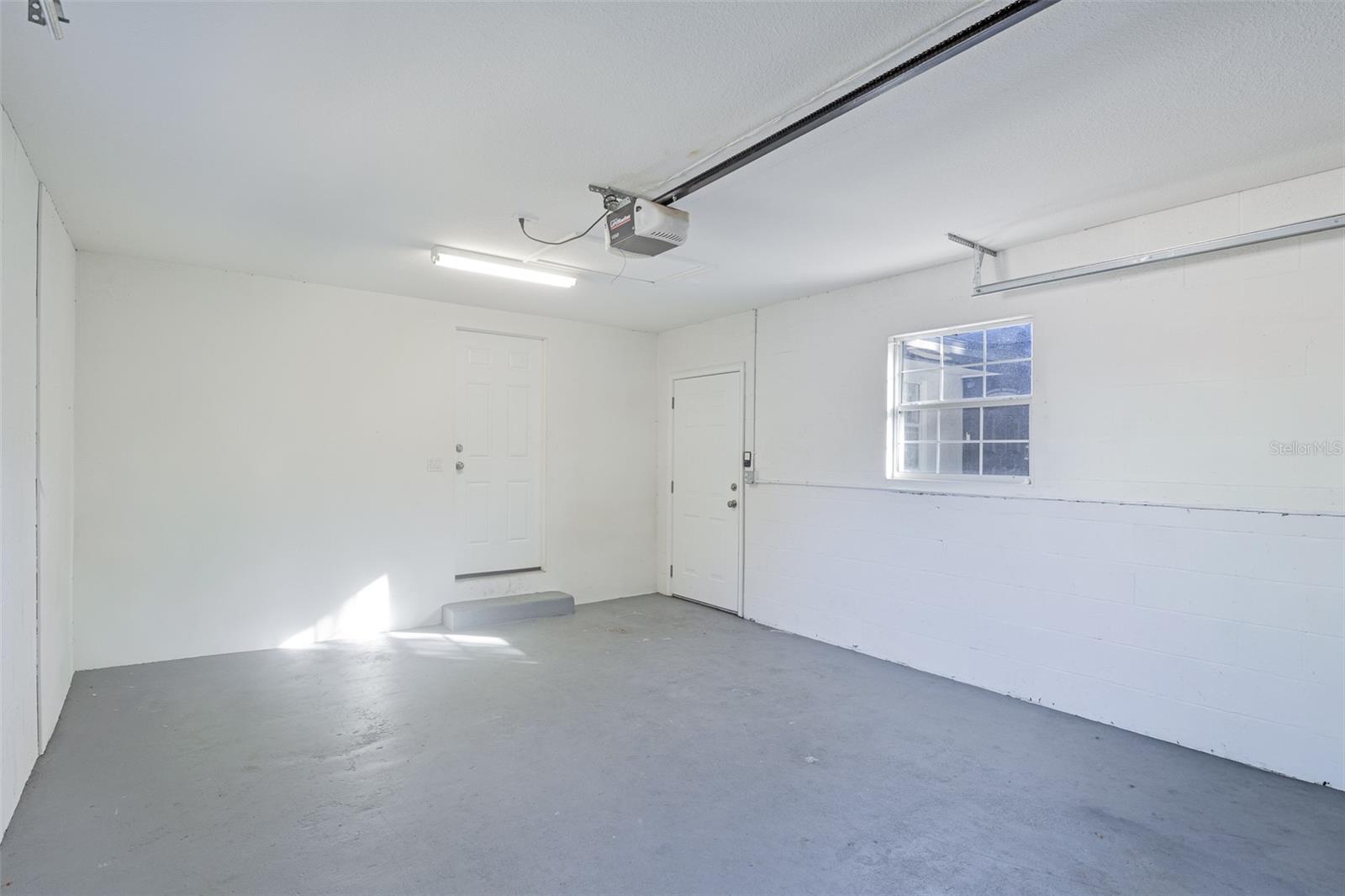 350 N PHELPS AVE