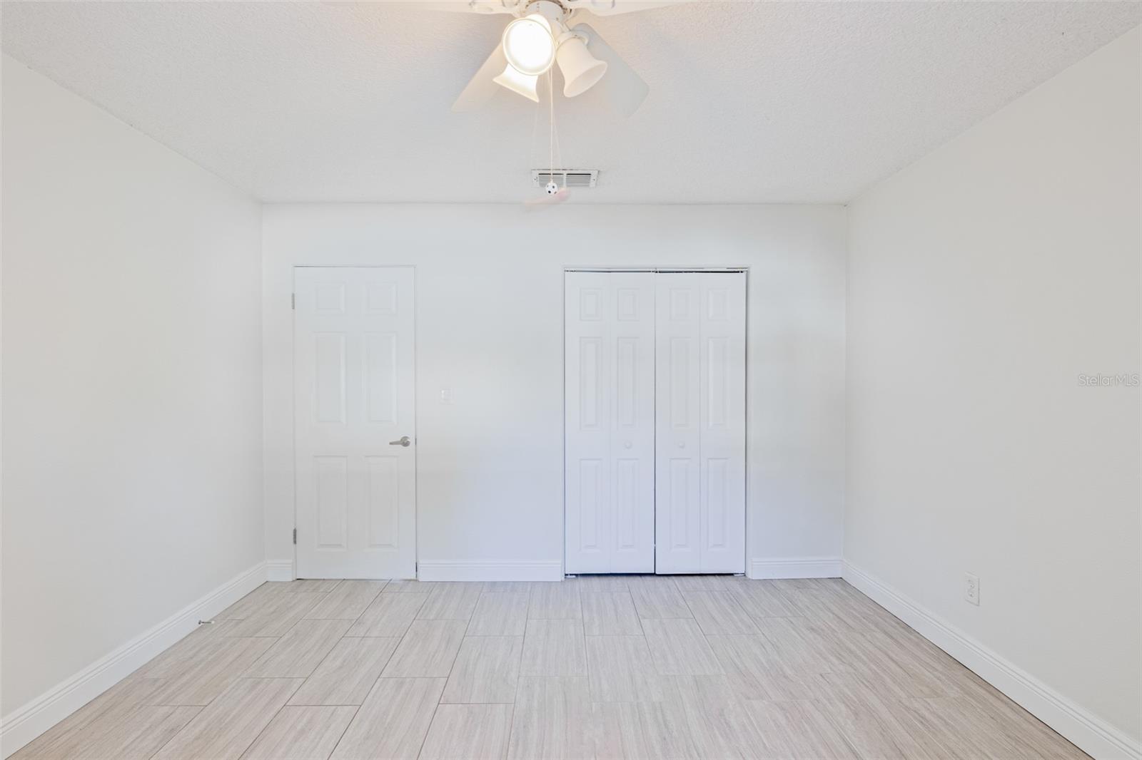 350 N PHELPS AVE