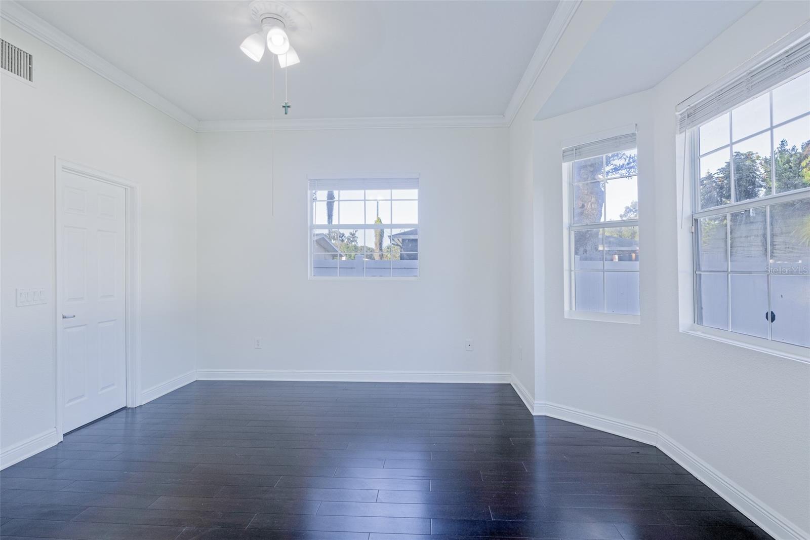350 N PHELPS AVE
