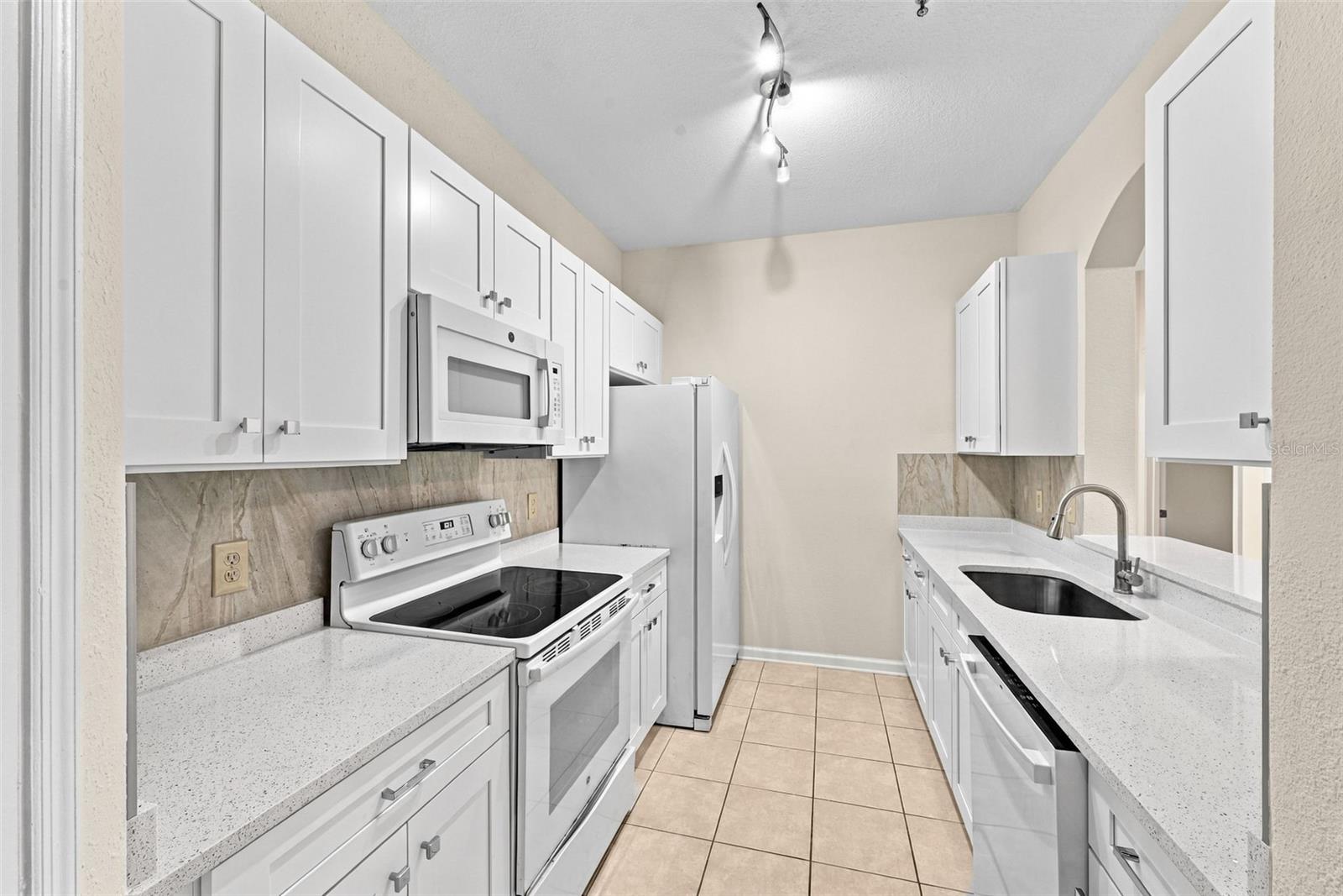 7135 YACHT BASIN AVE #211