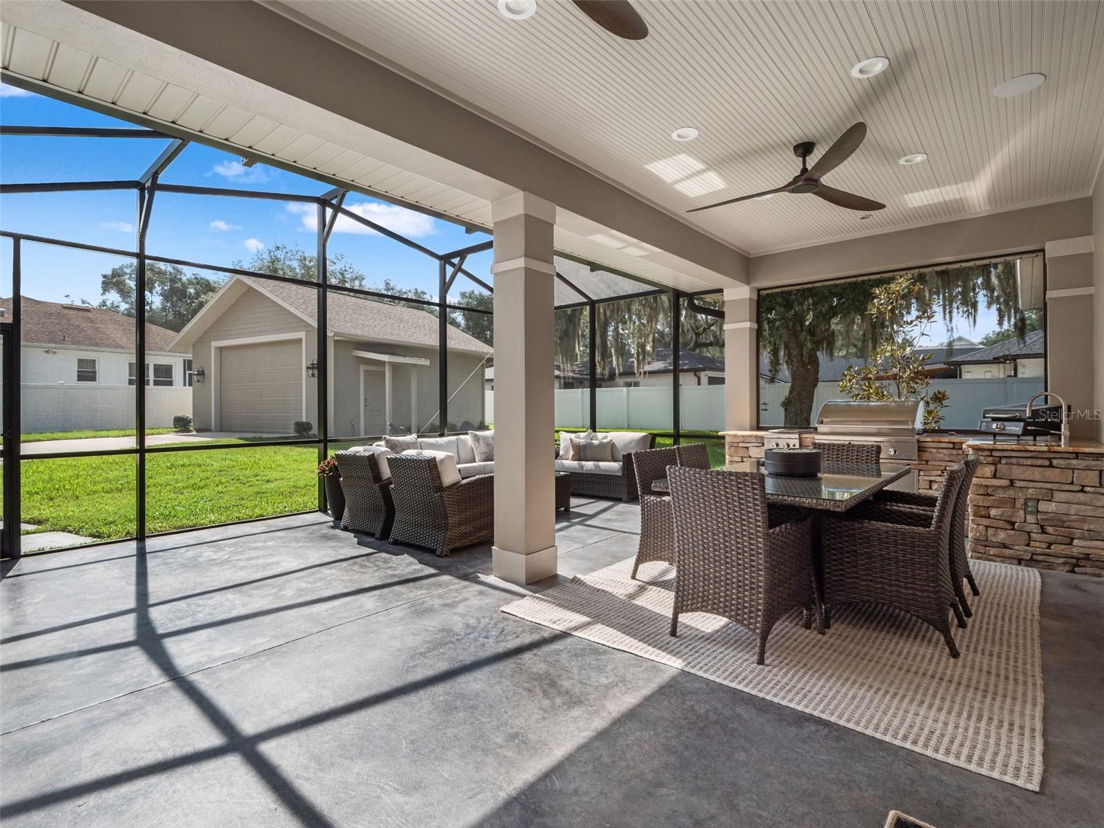 12442 LAKESHORE DR