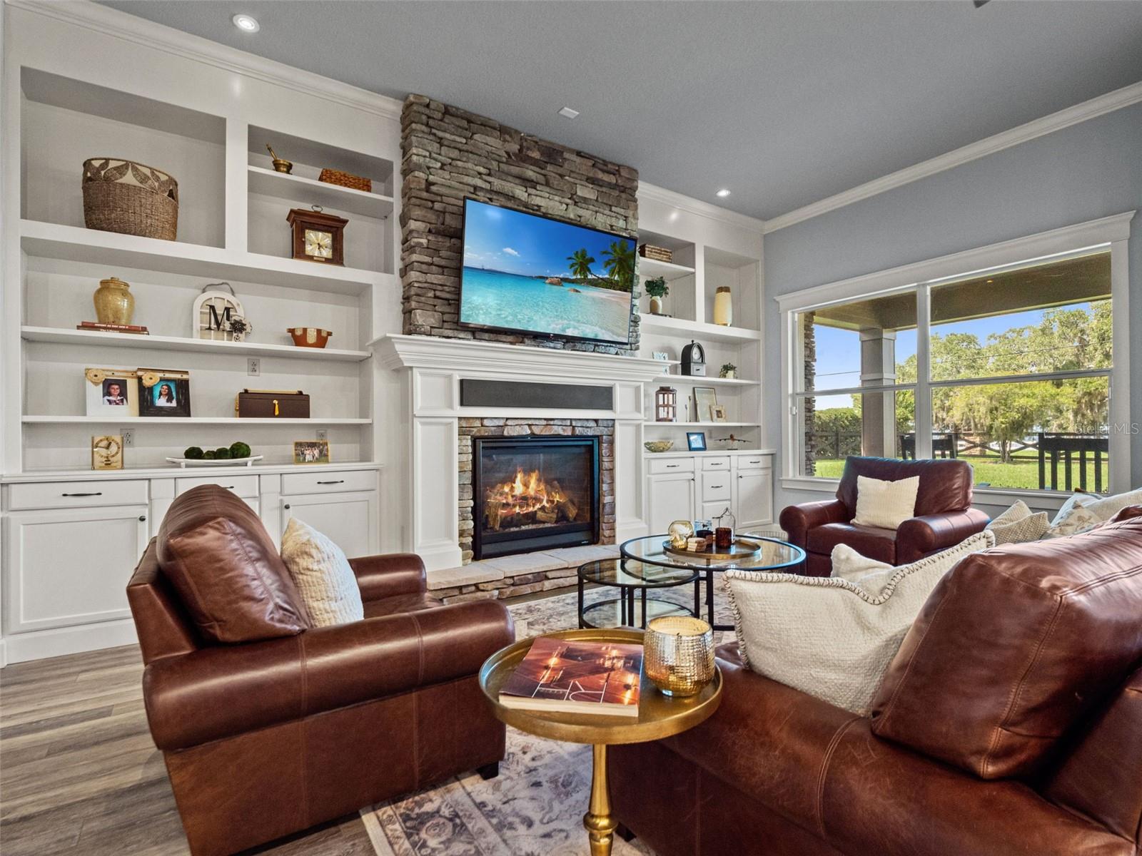 12442 LAKESHORE DR