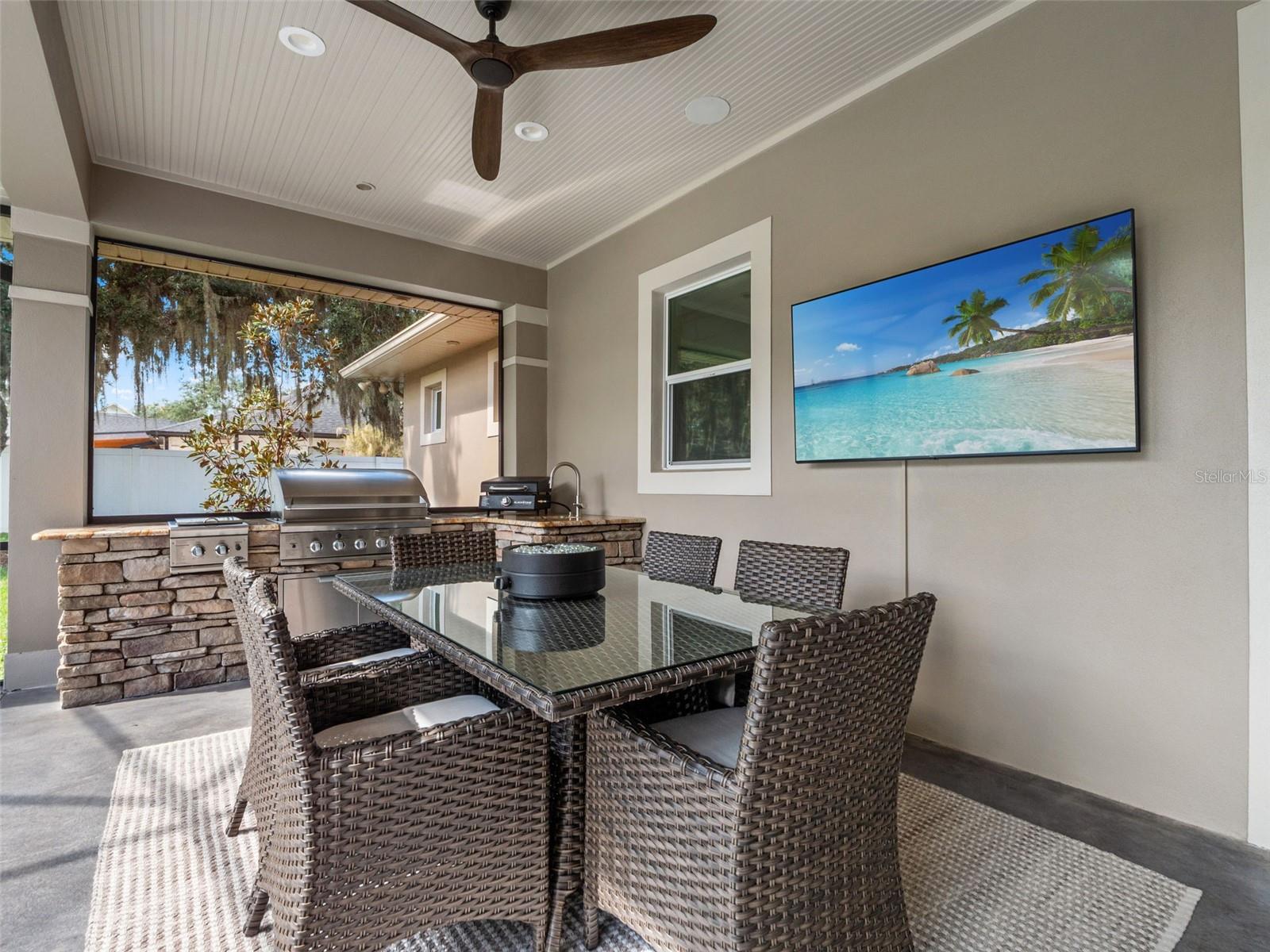 12442 LAKESHORE DR