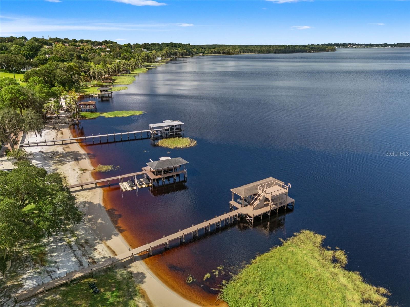 12442 LAKESHORE DR