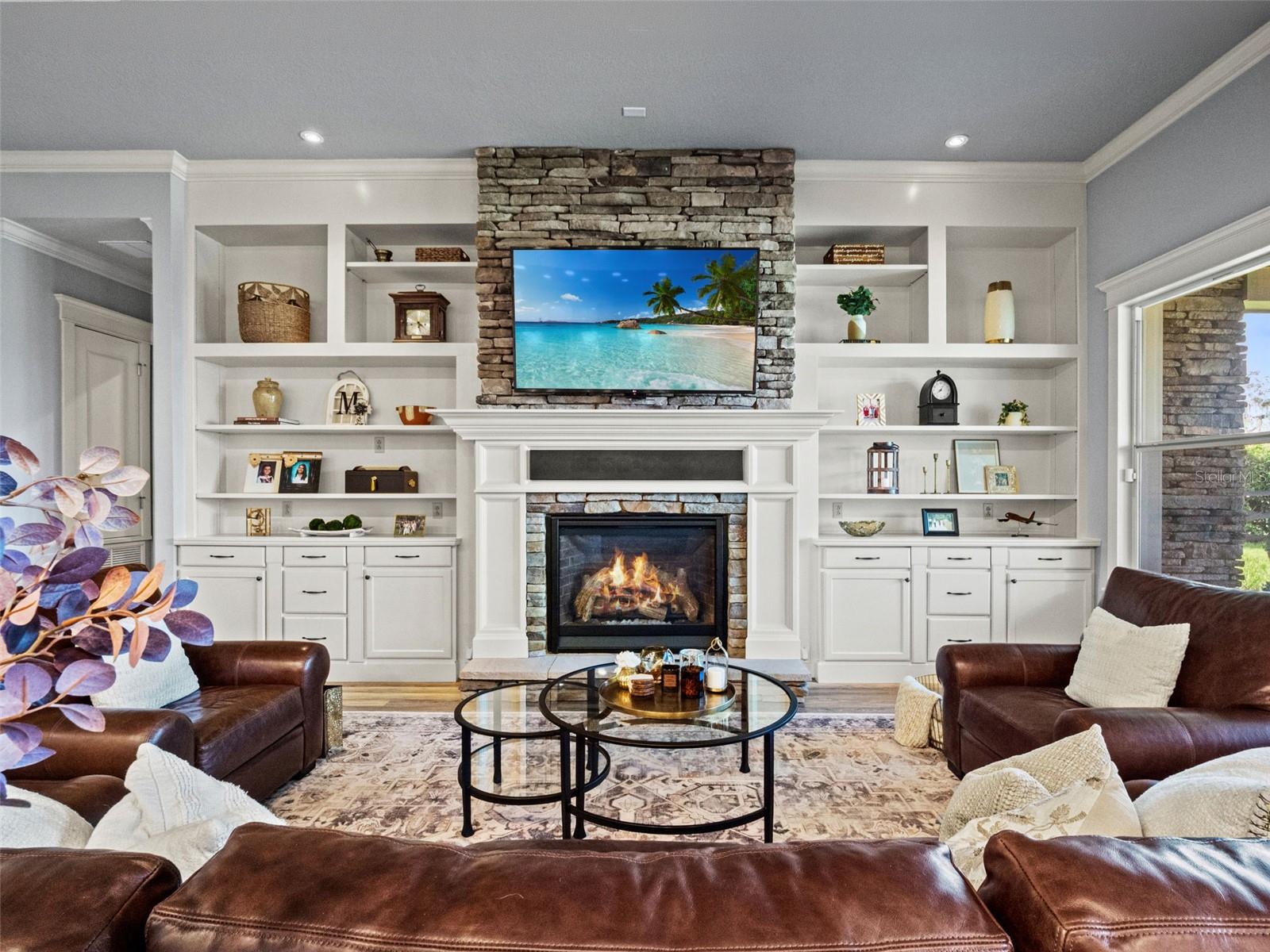 12442 LAKESHORE DR