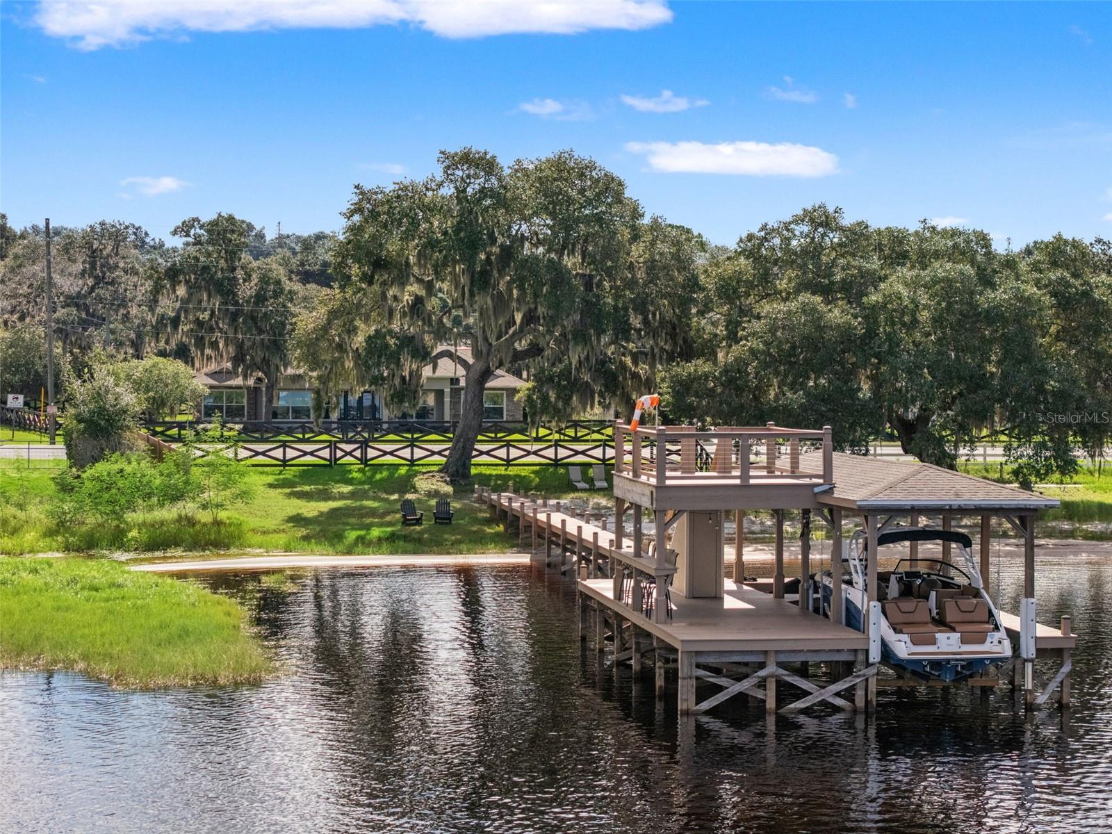 12442 LAKESHORE DR