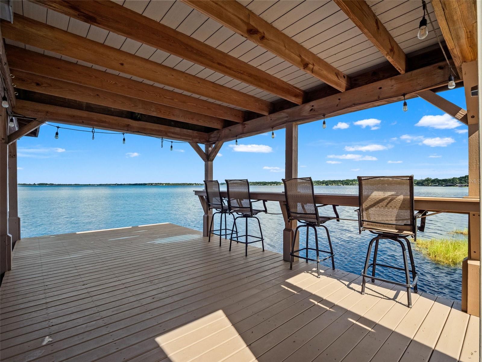 12442 LAKESHORE DR