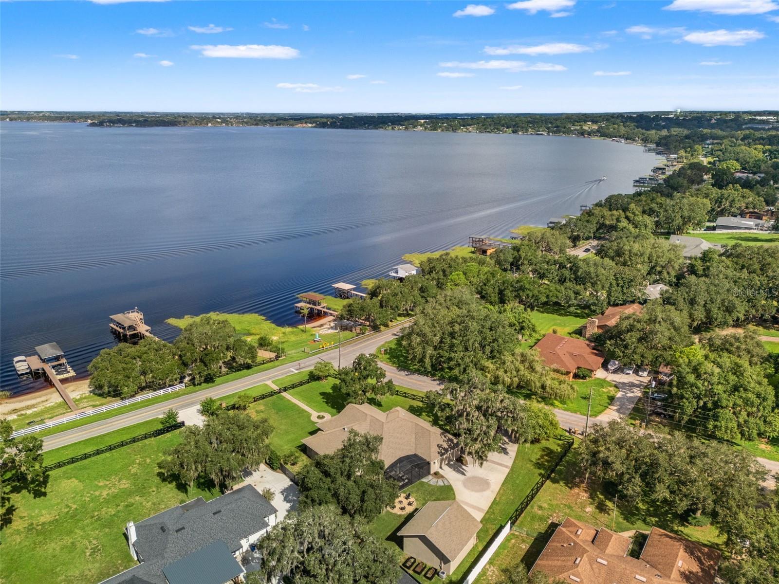 12442 LAKESHORE DR