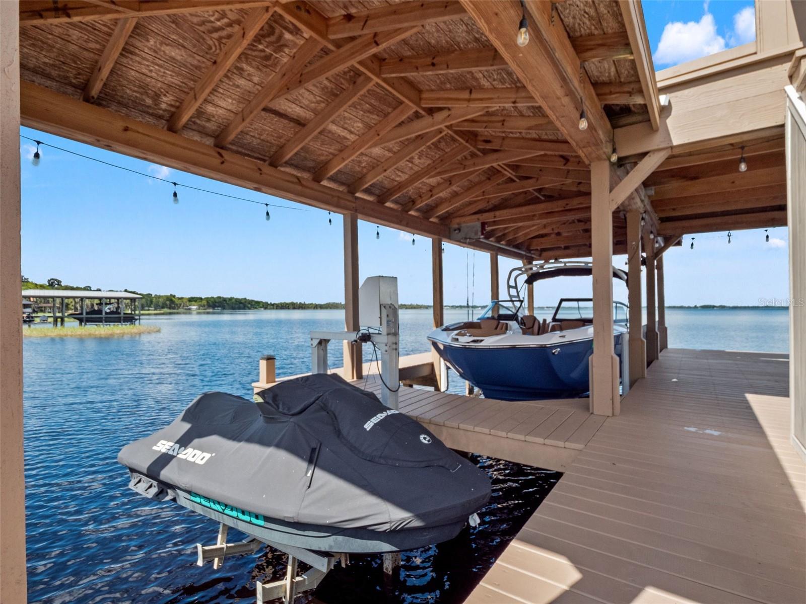 12442 LAKESHORE DR