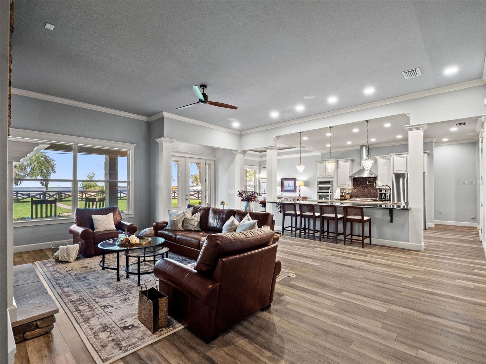 12442 LAKESHORE DR