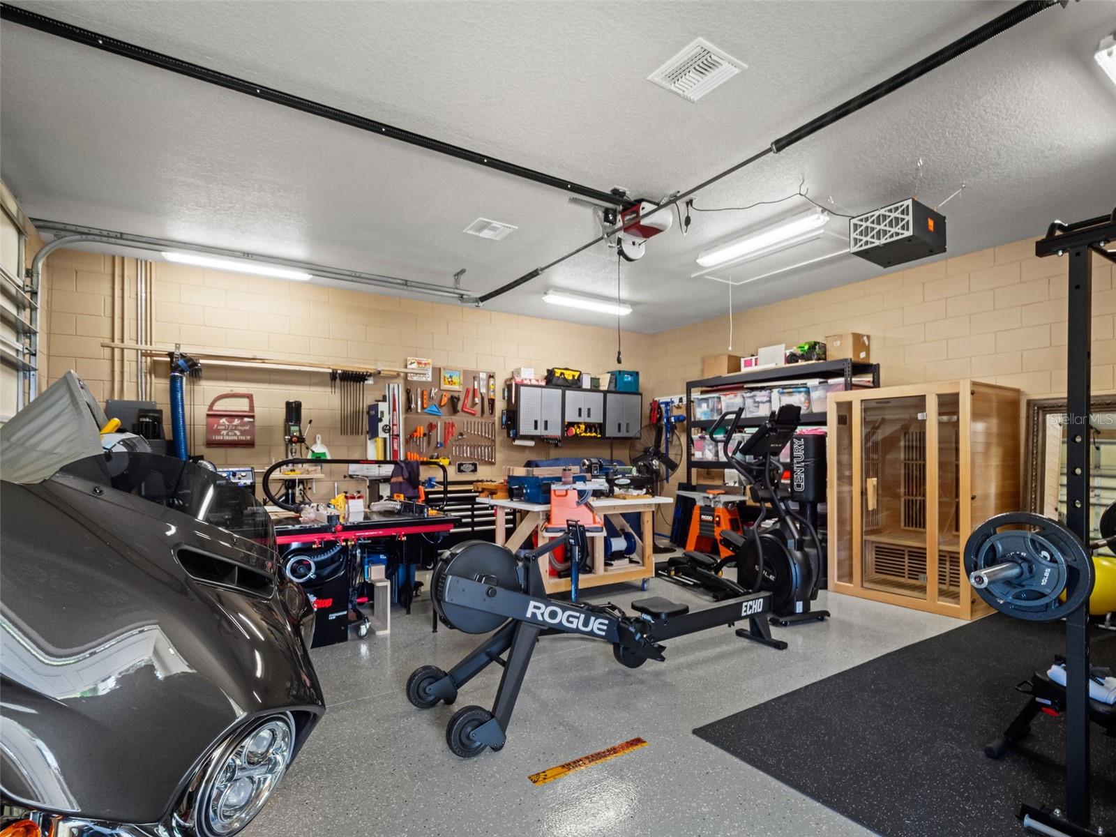 12442 LAKESHORE DR