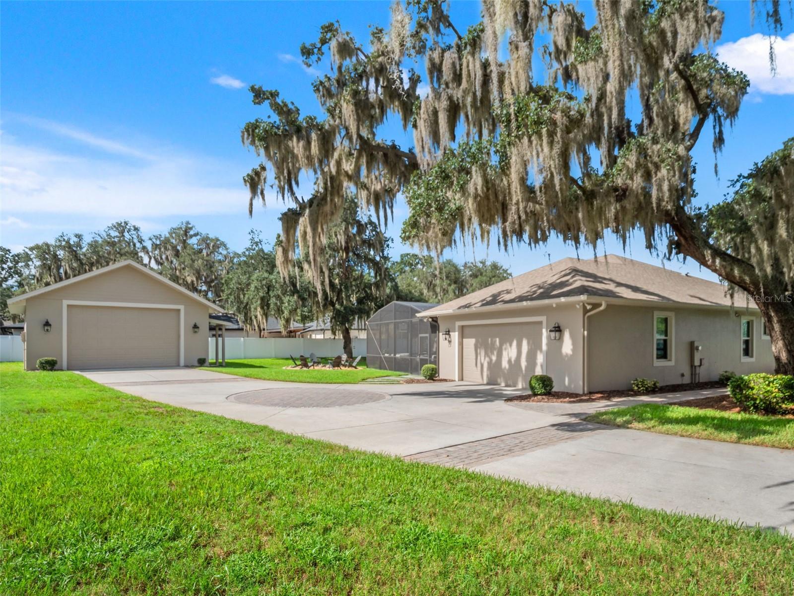 12442 LAKESHORE DR