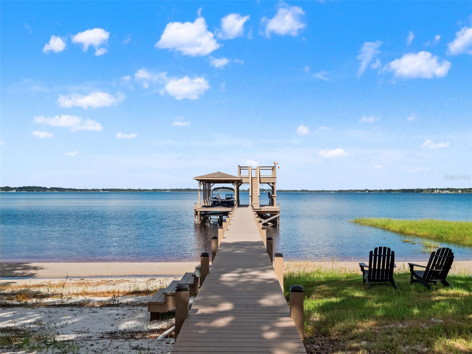 12442 LAKESHORE DR