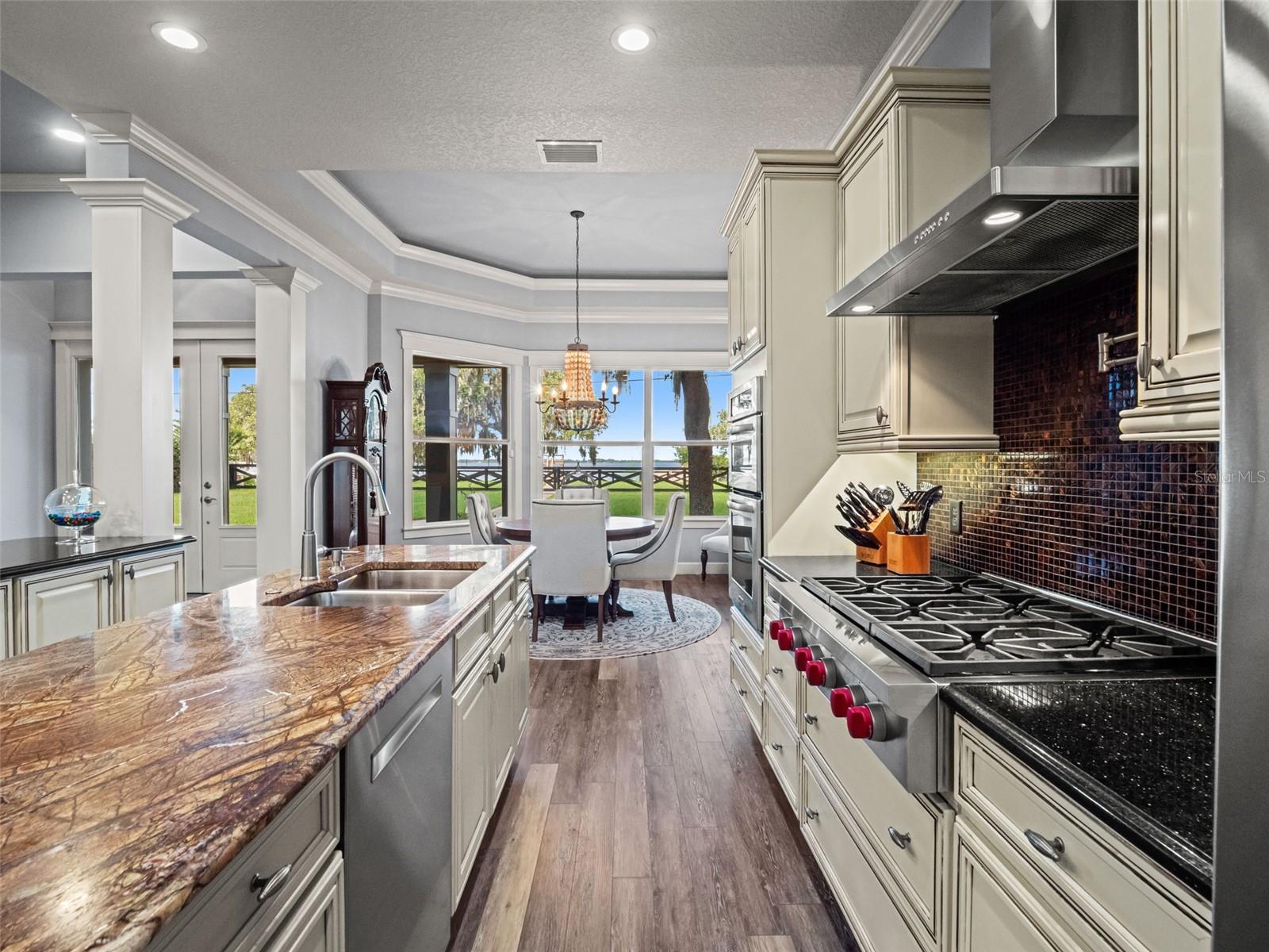 12442 LAKESHORE DR
