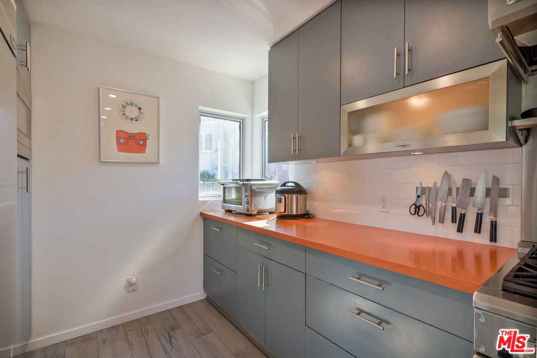 6830 Cahuenga Park Trl