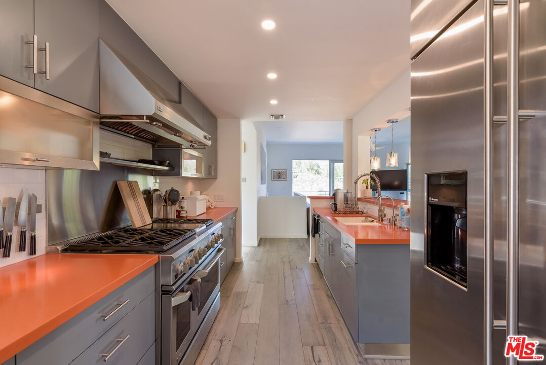 6830 Cahuenga Park Trl