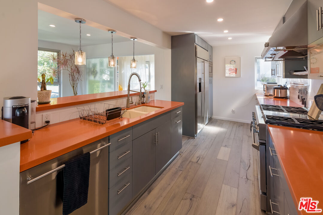 6830 Cahuenga Park Trl