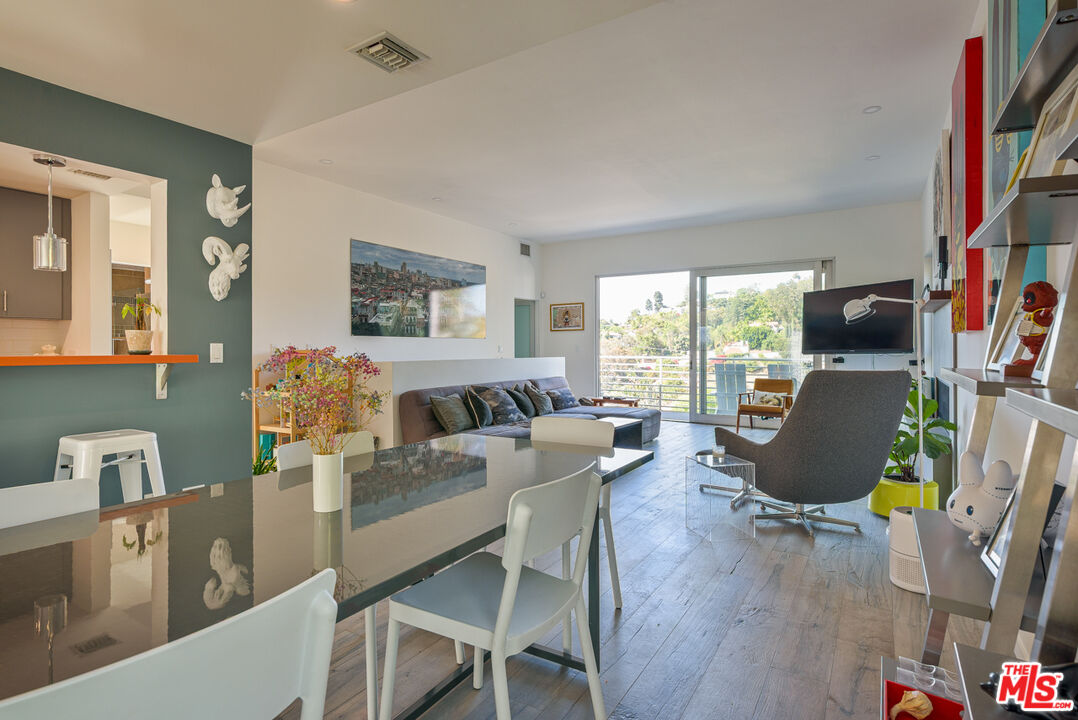 6830 Cahuenga Park Trl