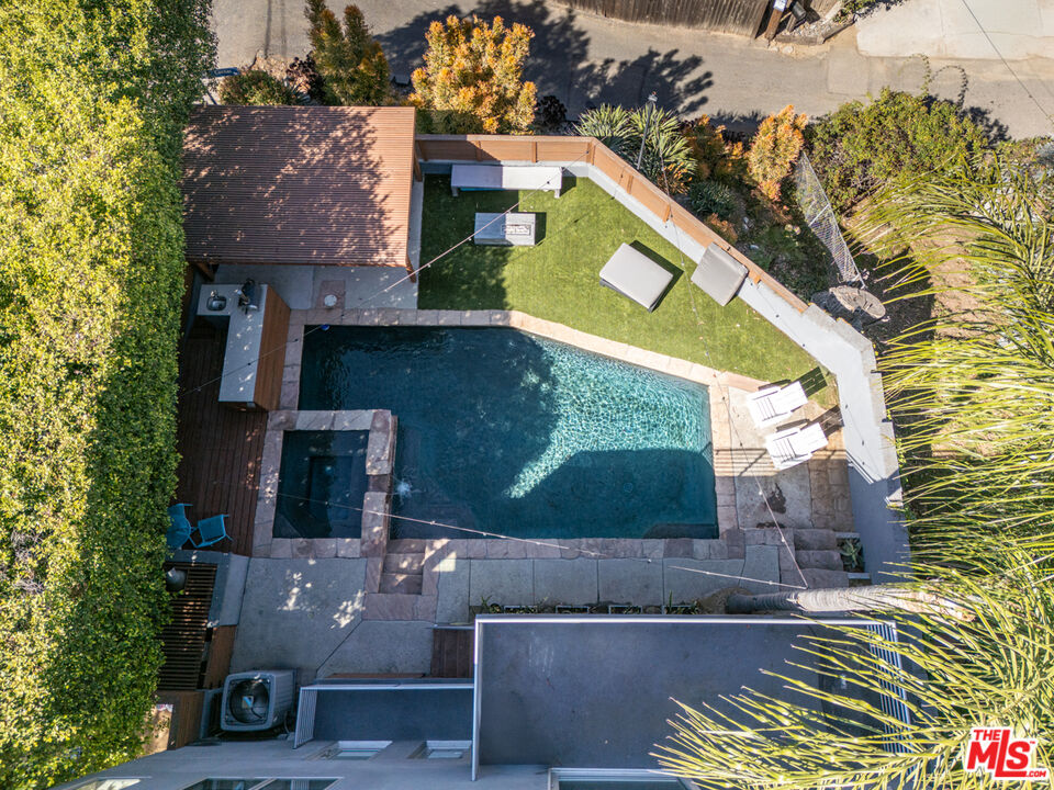 6830 Cahuenga Park Trl
