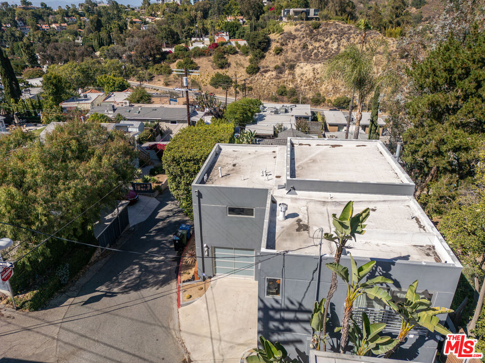 6830 Cahuenga Park Trl