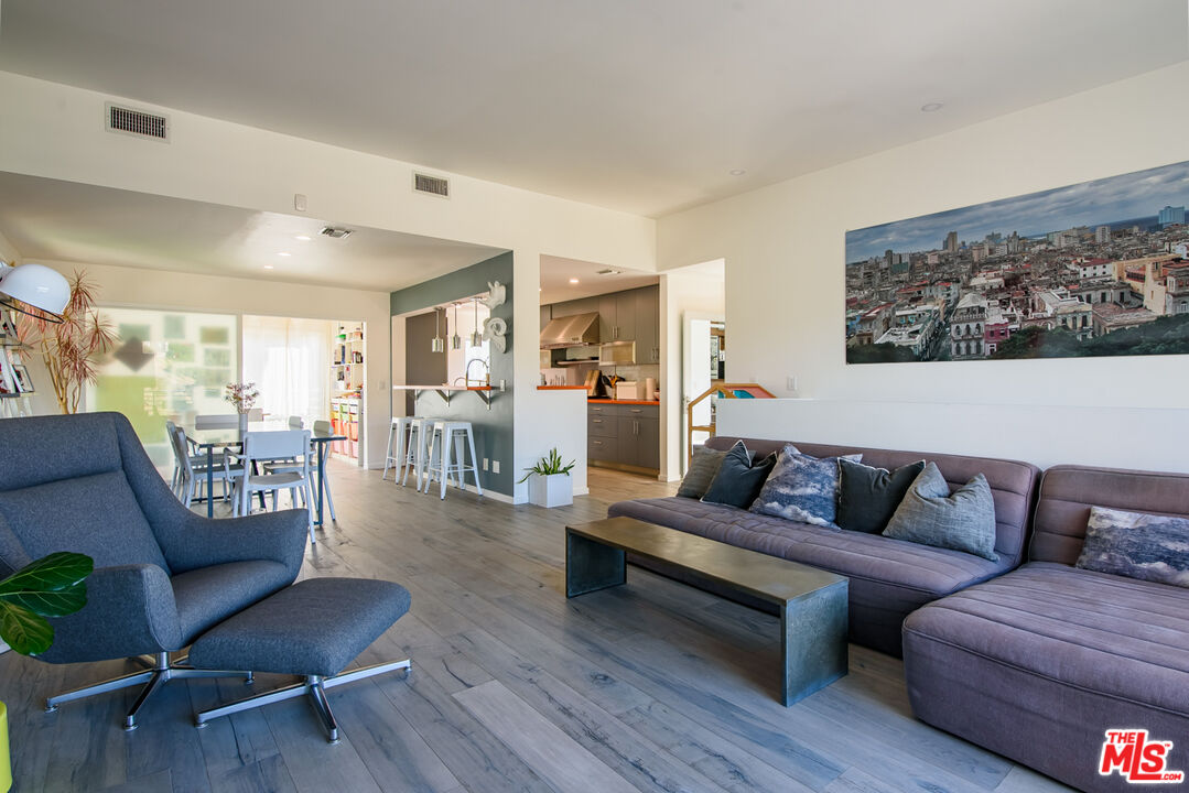 6830 Cahuenga Park Trl