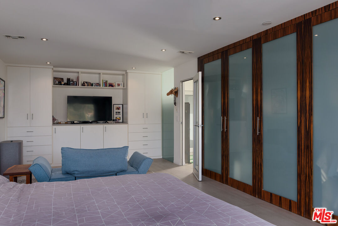 6830 Cahuenga Park Trl