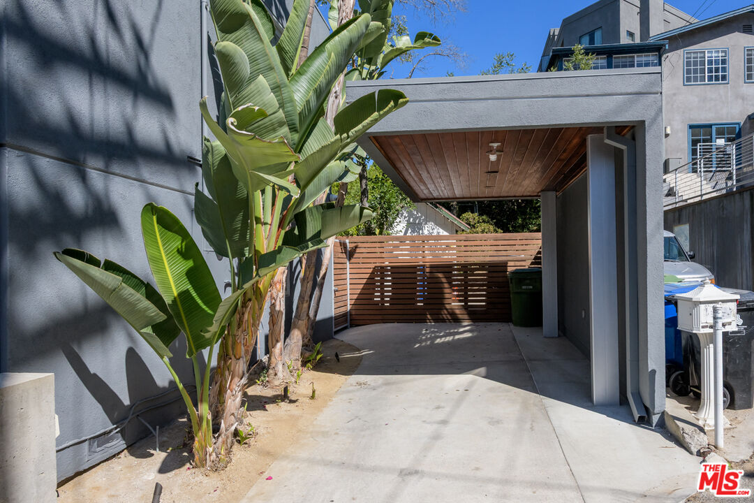 6830 Cahuenga Park Trl