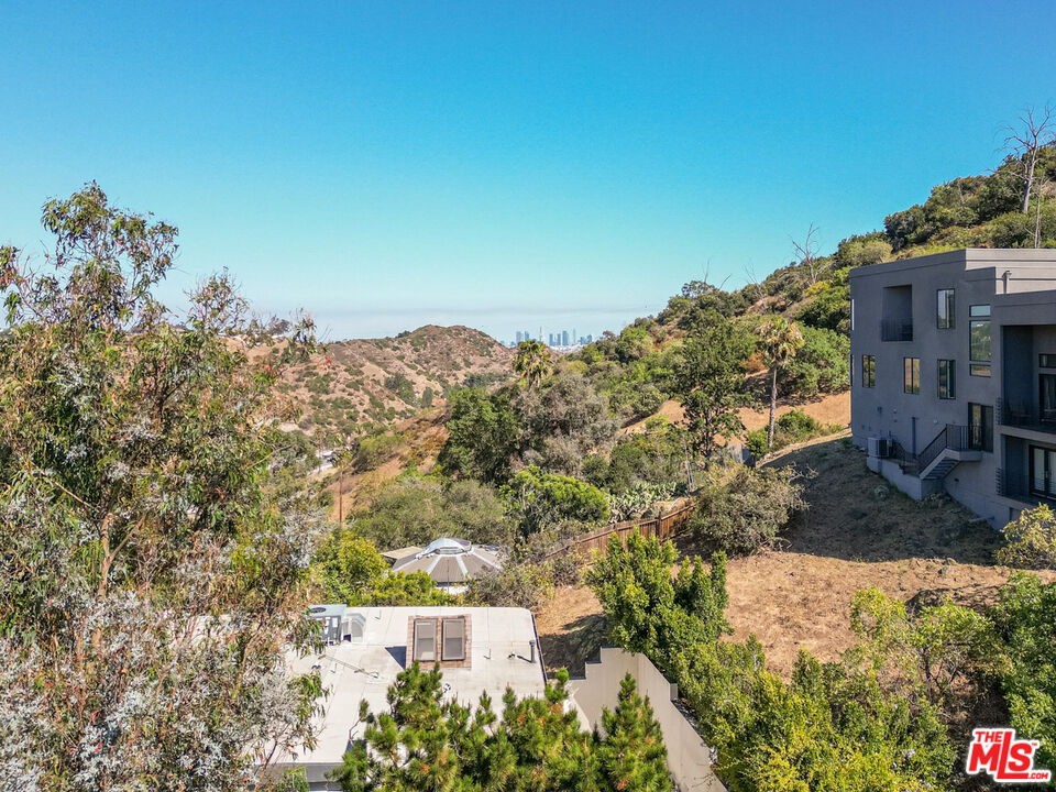 6830 Cahuenga Park Trl