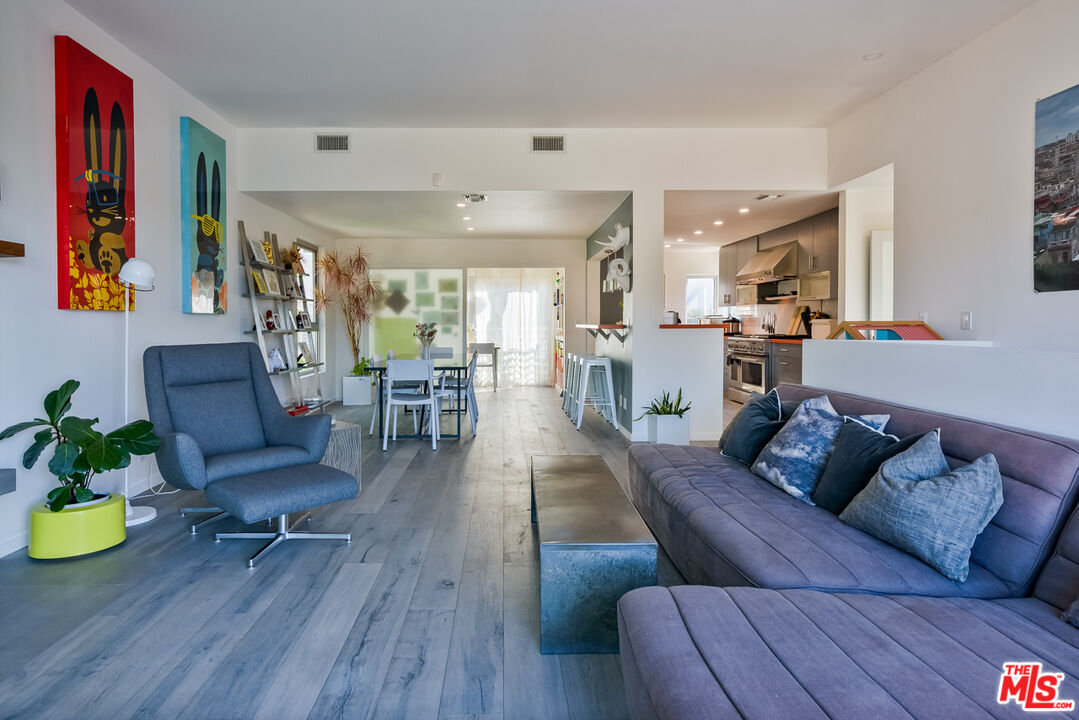 6830 Cahuenga Park Trl