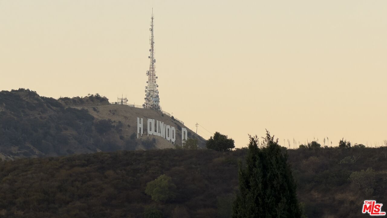 6830 Cahuenga Park Trl
