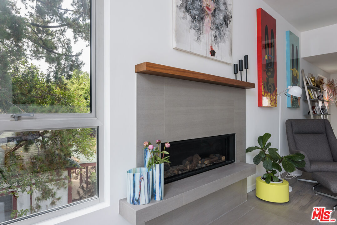 6830 Cahuenga Park Trl