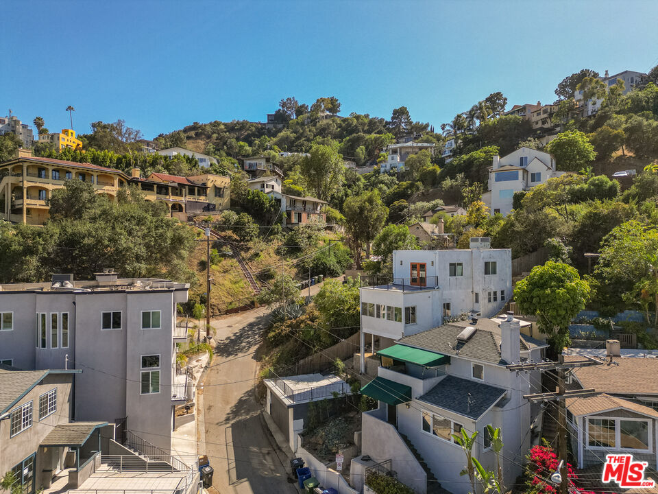 6830 Cahuenga Park Trl