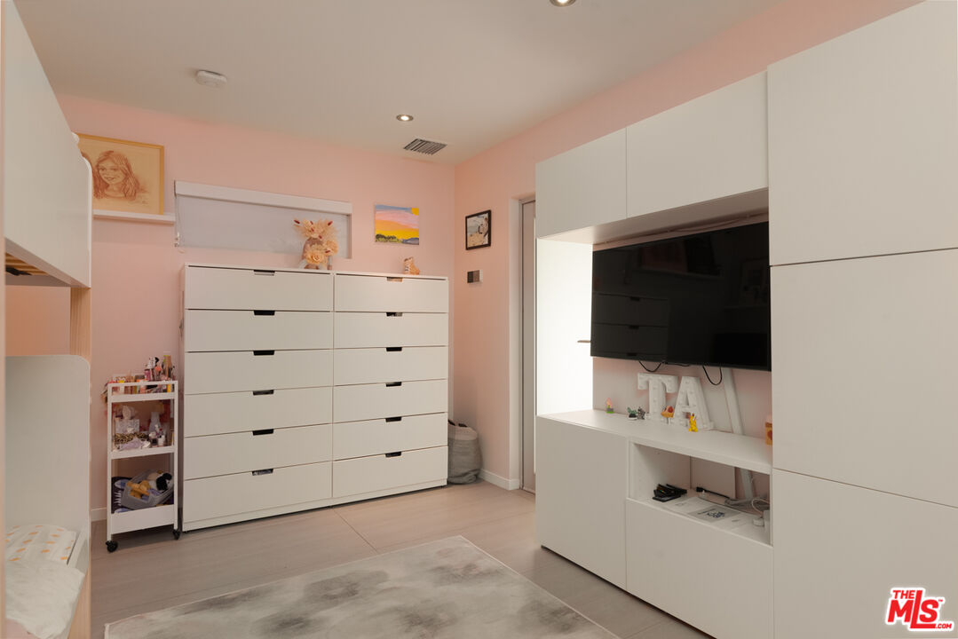 6830 Cahuenga Park Trl