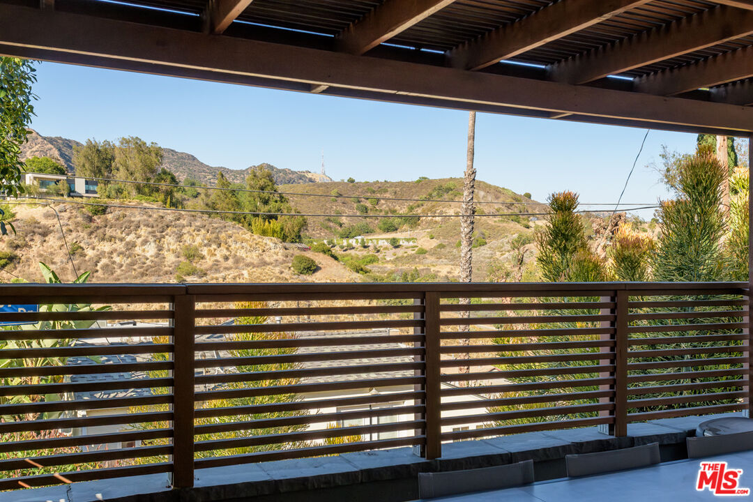 6830 Cahuenga Park Trl